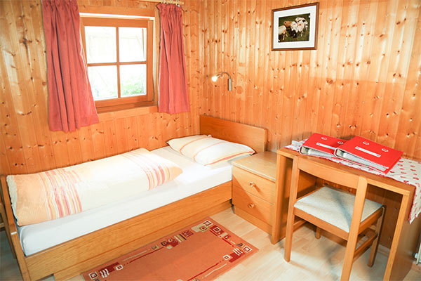 Dreibettzimmer Schröfwand