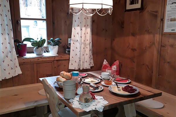Frühstückstisch am Unterprettrachhof